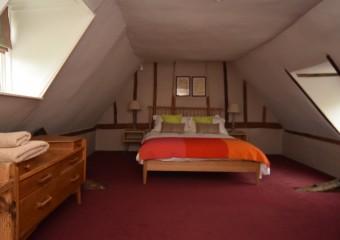 Bedroom Keep Cottage - Egyptian Cotton Sheets, feather Duvet - relaxing holiday and best nights sleep -
